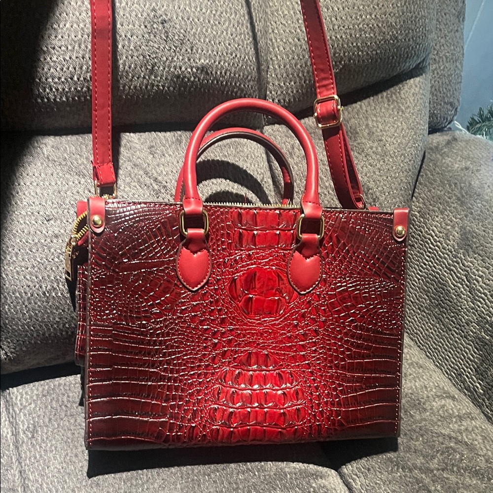 Elegant Red Crocodile Pattern Handbag
